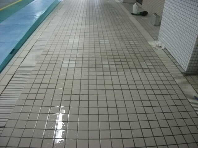 奥：施工前｜手前：施工後