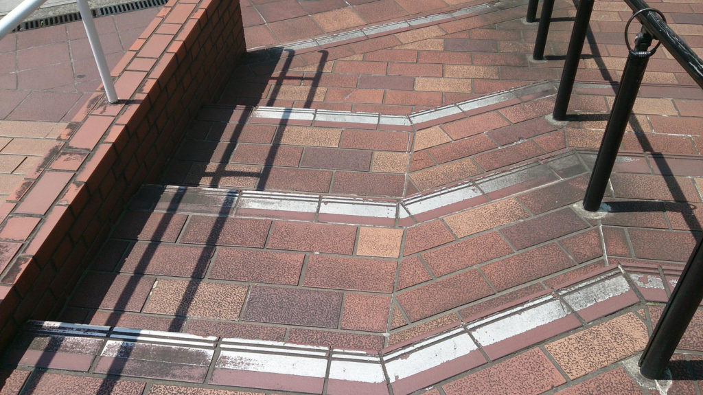 滑り止めテープによる滑り止め対策