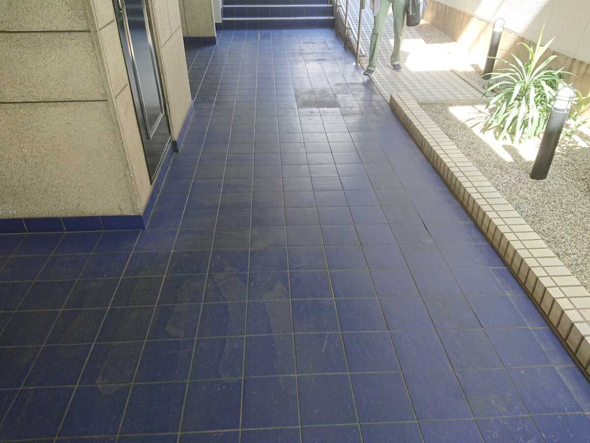 Pマンションの床