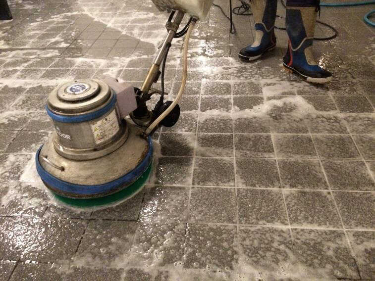 アルカリ洗浄作業